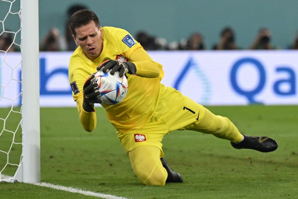 Szczesny defendendo o pênalti do Messi : r/futebol