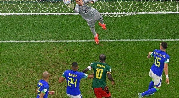 Apesar da derrota, goleiro Ederson foi um dos melhores em campo