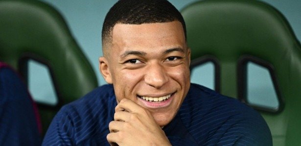 MBAPPÉ EST-IL LE FILS DE DIDA ?  Comprendre les fake news autour de la paternité de Mbappé