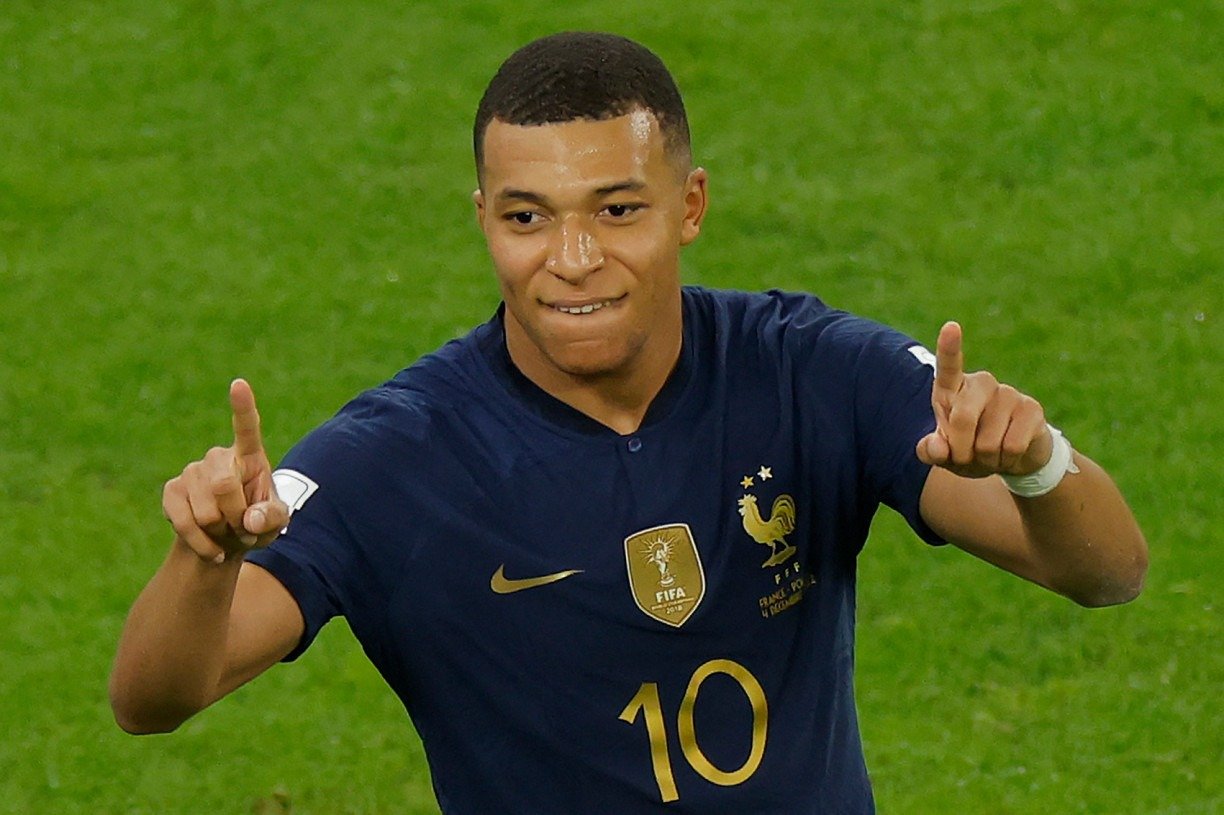 Futebol Arte - Mbappe é o jogador com o maior salário do mundo. Veja quanto  ele recebe (em Reais) Por Segundo - R$ 21.63 Por Minuto - R$ 1.298 Por Hora  