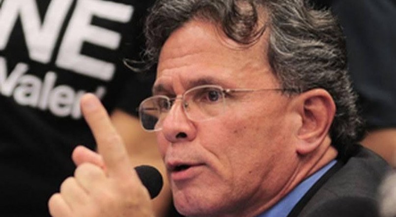 O professor e ex-deputado federal Paulo Rubem Santiago crítica manifestações pela incertezas do resultado das eleições