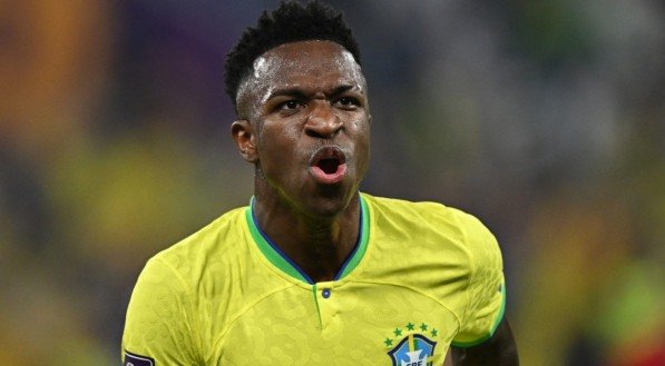 Vin&iacute;cius J&uacute;nior &eacute; o camisa 10 do Brasil no amistoso contra Guin&eacute;