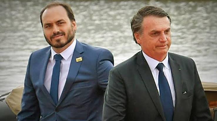 Jair Bolsonaro (PL) e Carlos Bolsonaro (Republicanos-RJ)