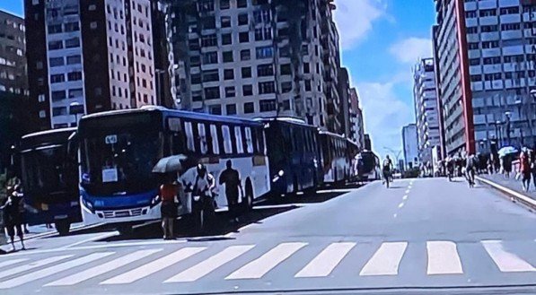 RODOVIÁRIOS PROTESTAM hoje (12) no CENTRO DO RECIFE pela volta dos cobradores de ônibus 