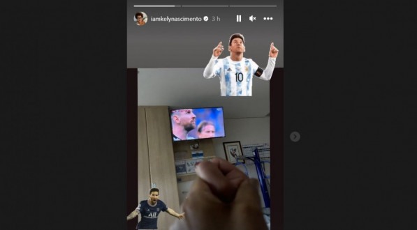 Filha de Pelé posta foto acompanhando jogo da Copa do Mundo 2022 ao lado dele
