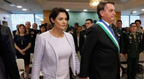 Bolsonaro aparece usando a "Faixa do Estado Maior" e movimenta redes sociais; entenda o significado