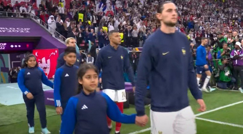 França entra no gramado para jogo da Copa do Mundo 2022