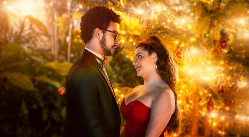 Sérgio Malheiros e Gkay são os protagonistas de 'Um Natal Cheio de Graça' da Netflix. 