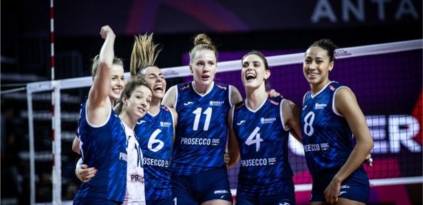 Campeonato Mundial De Vôlei Imoco Volley Conegliano Vs Vakifbank Fivb Fivb  Vôlei Feminina Campeonato Mundial Final Foto Editorial - Imagem de final,  salva: 288950581