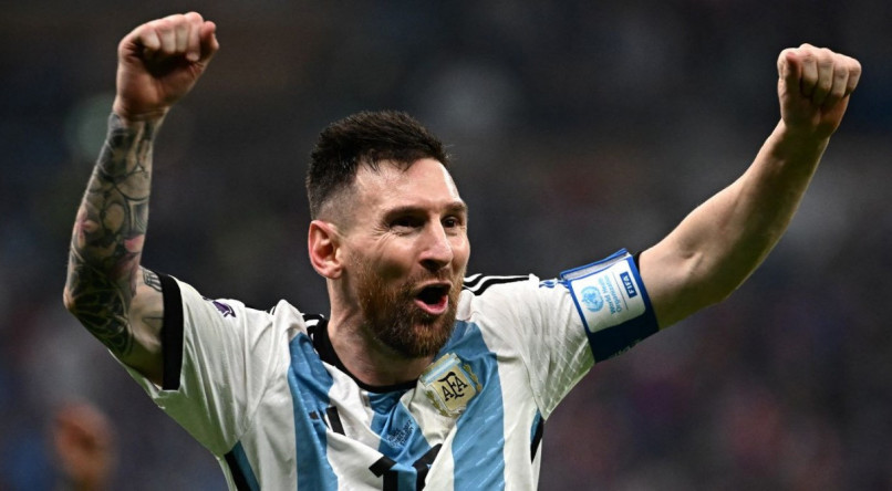 Messi &eacute; o camisa 10 da Argentina contra o Peru