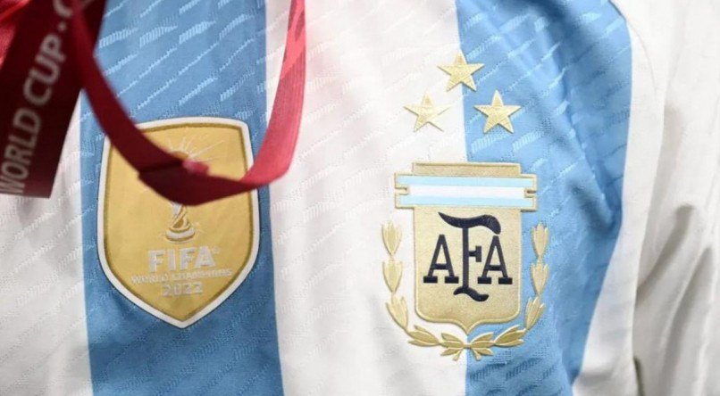 "Patch" de campeão do Mundo e camisa da Argentina com 3 estrelas