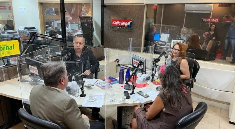 Entre os temas abordados no debate da R&aacute;dio Jornal, um deles foi o pagamento dos precat&oacute;rios do Fundef aos professores de Pernambuco