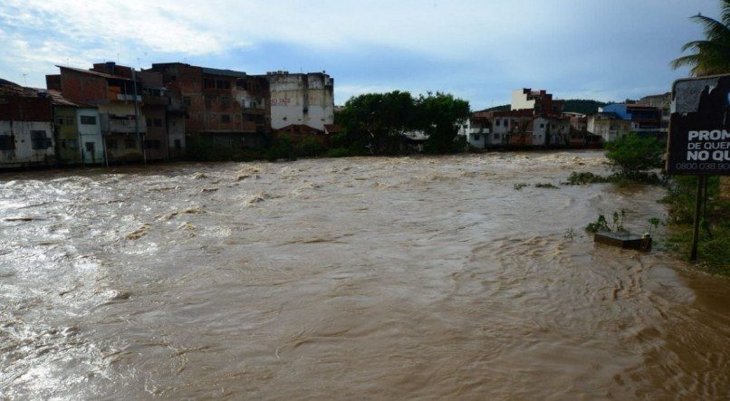 Em Minas Gerais, várias cidades decretaram situação de emergência por conta das chuvas