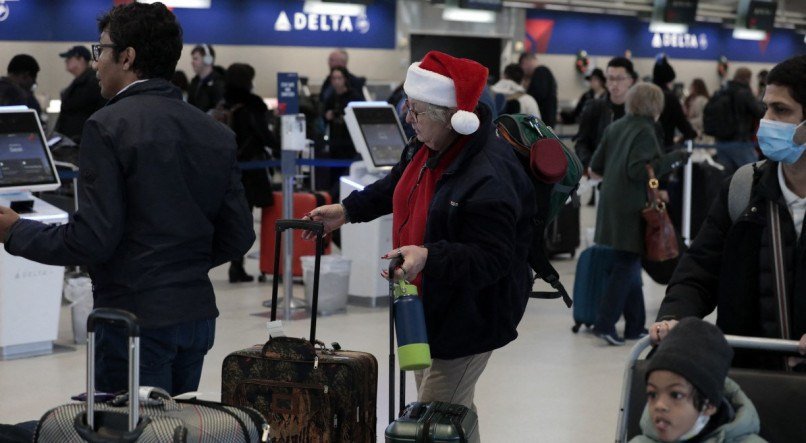 V&iacute;deos nas redes sociais mostraram fileiras de malas se acumulando nos balc&otilde;es de atendimento da Southwest Airlines em aeroportos de v&aacute;rias cidades