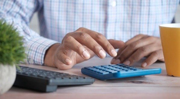 Empresa brasileira gasta mais de dois meses por ano só para o escritório preparar pagamento de impostos