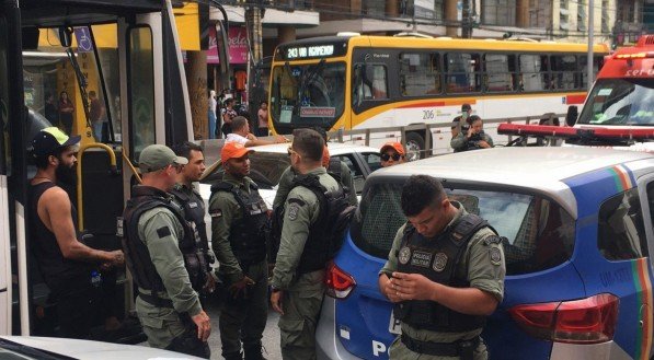 TIROTEIO NO RECIFE: Sobe para 2 o número de mortos na Conde da Boa Vista
