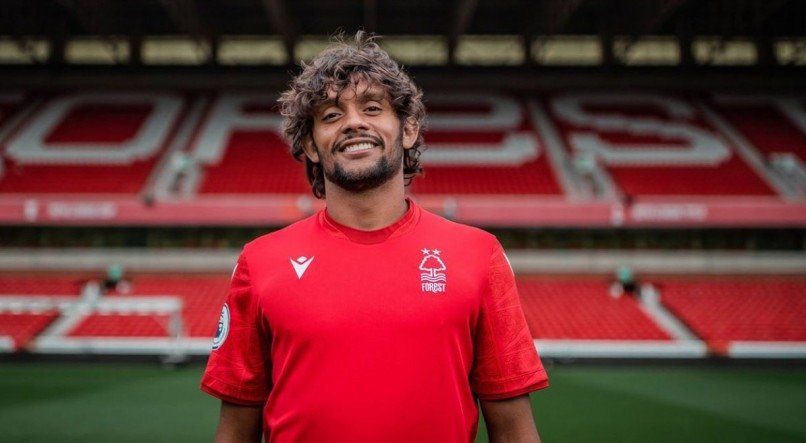 Gustavo Scarpa chegou no Forest, da Inglaterra em dezembro de 2022, mas n&atilde;o se adaptou t&atilde;o bem ao futebol ingl&ecirc;s.