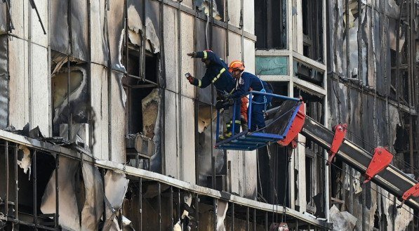 Ao menos 26 pessoas morrem após incêndio em hotel no Camboja