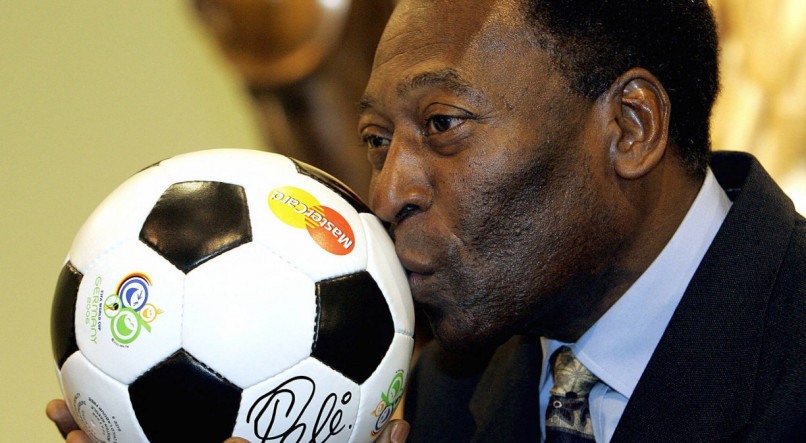 Pelé: veja quantos países já batizaram estádios com o nome do Rei do  Futebol