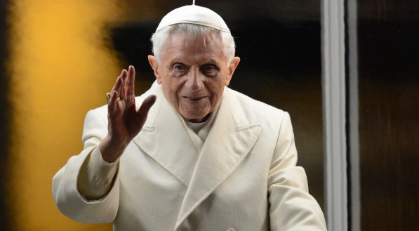 Papa Bento XVI estava com a sa&uacute;de fragilizada e morreu neste s&aacute;bado (31)