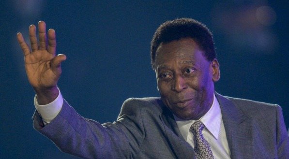 "No Brasil, detratores de Pelé diziam que Garrincha foi superior a ele"