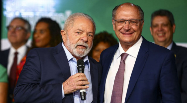 Lula e Alckmin devem anunciar nesta segunda (22) um plano para aumentar o desenvolvimento das ind&uacute;strias brasileiras. 