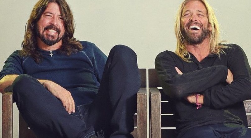 Dave Grohl e Taylor Hawkins eram companheiros de banda no Foo Fighters.