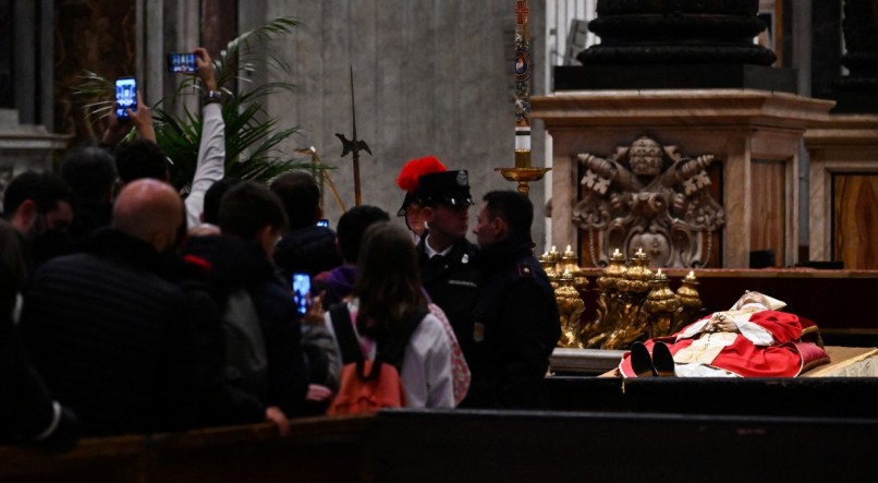 Corpo do Papa Emérito Bento XVI foi velado na Basílica de São Pedro, no Vaticano