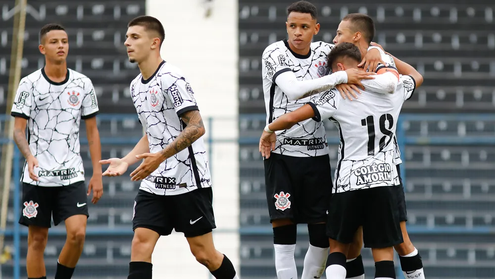 O Corinthians entra em campo pelo Paulista sub-20 nesta quinta (29)