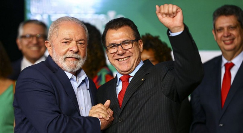 Ministro do trabalho, Luiz Marinho, e Lula