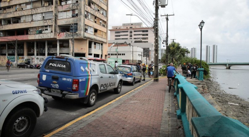 Corpo de homem foi encontrado no Rio Capibaribe na manhã desta terça-feira (03)