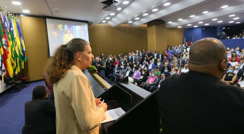 Ana Moser é a primeira mulher a ocupar o cargo de ministra do Esporte