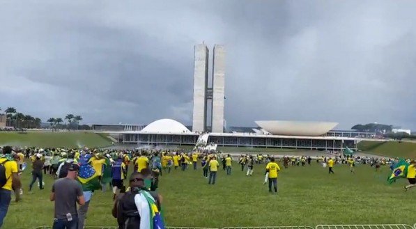 Manifestantes bolsonaristas invadem o Congresso Nacional / Invas&atilde;o ao Congresso