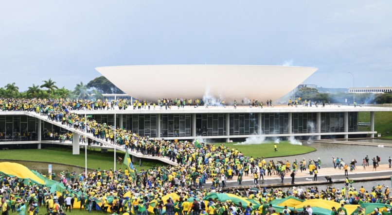 Apoiadores de Jair Bolsonaro invadem o Congresso Nacional