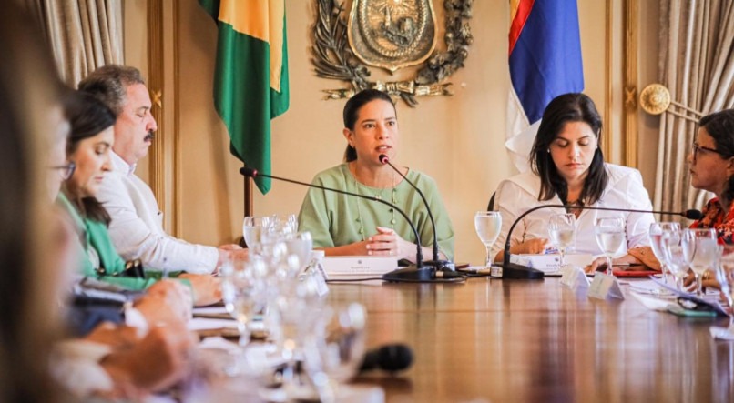 Raquel Lyra e Priscila Krause se reúnem com deputados para apresentar a proposta de Reforma Administrativa do governo