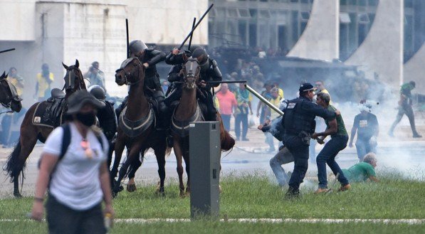 Bolsonaristas radicais invadiram sedes dos Tr&ecirc;s Poderes, em Bras&iacute;lia 