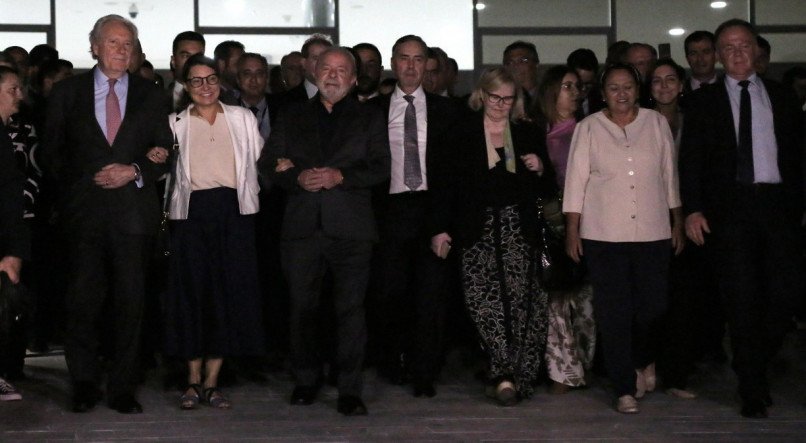 Um dia antes de realizar cirurgia, Lula vai na posse de Lu&iacute;s Roberto Barroso no STF. Evento que ocorre nesta quinta (28) ser&aacute; &uacute;ltimo evento p&uacute;blico do presidente antes de procedimento no quadril