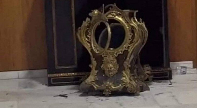 Relógio do século 17 foi destruído por vândalos em Brasília, durante os taques golpistas de 8 de janeiro