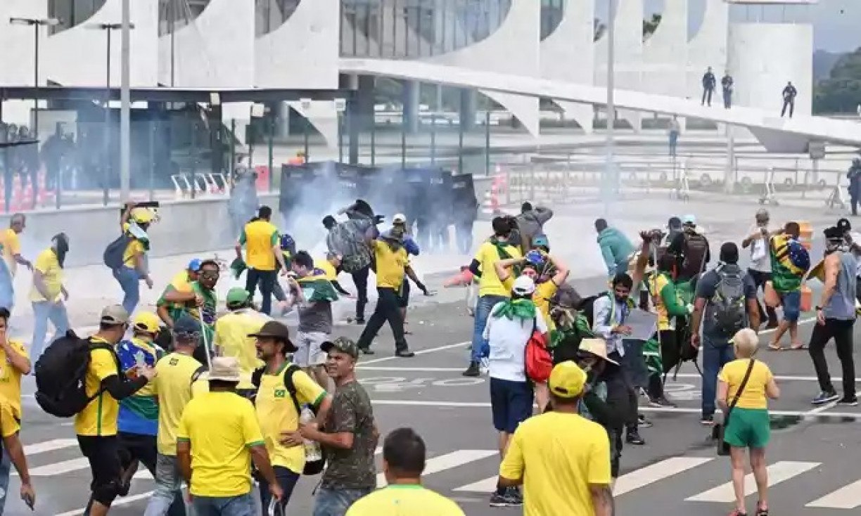 No dia 8 de janeiro, milhares de apoiadores de Bolsonaro vandalizaram prédios dos 3 poderes, em Brasília