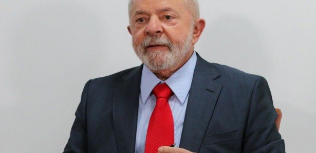 Governo Lula não irá criar "Bolsa Travesti" no valor de R$ 1,8 mil; notícia é falsa - JC Online