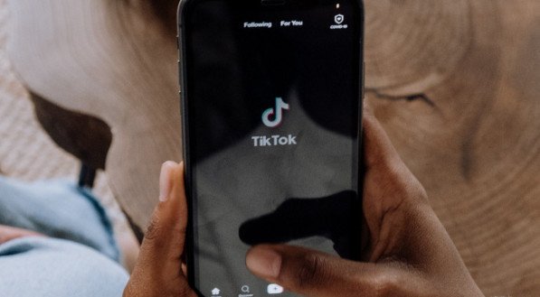 Governos de diferentes pa&iacute;ses t&ecirc;m cogitado a suspens&atilde;o do TikTok em raz&atilde;o da &quot;seguran&ccedil;a nacional&quot;