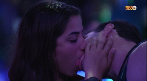 BBB 23 Gustavo e Key Alves deram o primeiro beijo da festa