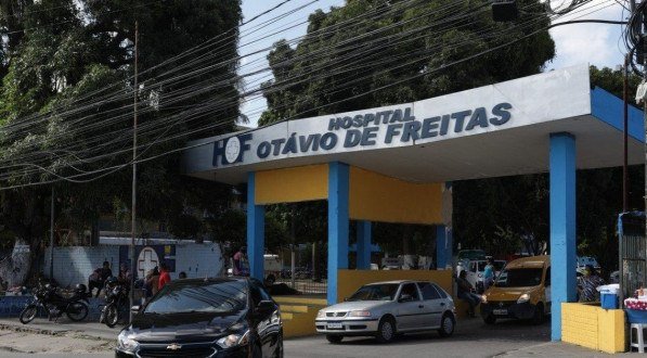 Mais uma vez, CENÁRIO CAÓTICO no Otávio de Freitas escancara descaso com hospitais públicos de Pernambuco