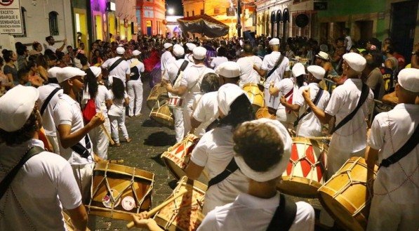 PRÉVIAS EM OLINDA: Reunião define que blocos de Carnaval devem encerrar ensaios até 19h