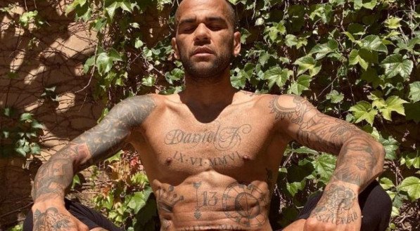 Tatuagem &iacute;ntima de Daniel Alves foi identificada e descrita com detalhes por mulher que o acusa de estupro, diz jornal espanhol