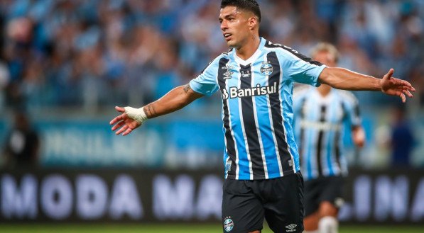 Su&aacute;rez &eacute; titular no Gr&ecirc;mio diante do Flamengo pela Copa do Brasil