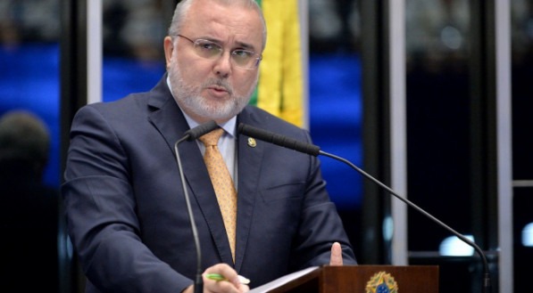 Presidente da Petrobras confirma redução nos combustíveis e comenta mudança na política de preços