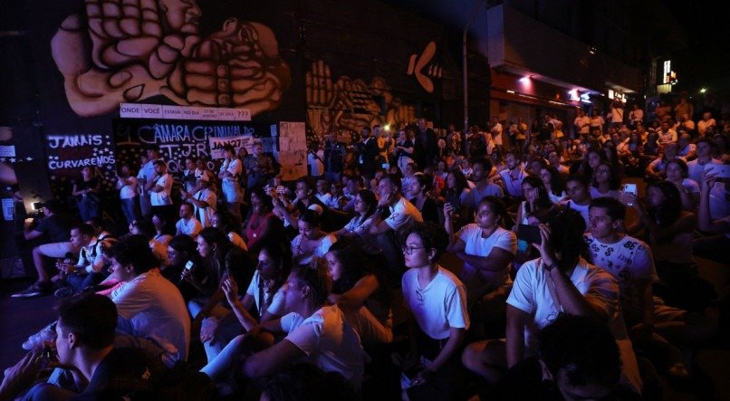 Famílias prestam homenagem às vítimas e sobreviventes do incêndio na boate Kiss