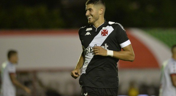 Pedro Raul &eacute; titular no ataque do Vasco diante do Bahia pelo Brasileir&atilde;o