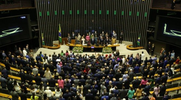 WILTON JUNIOR/ESTAD&Atilde;O CONTE&Uacute;DO